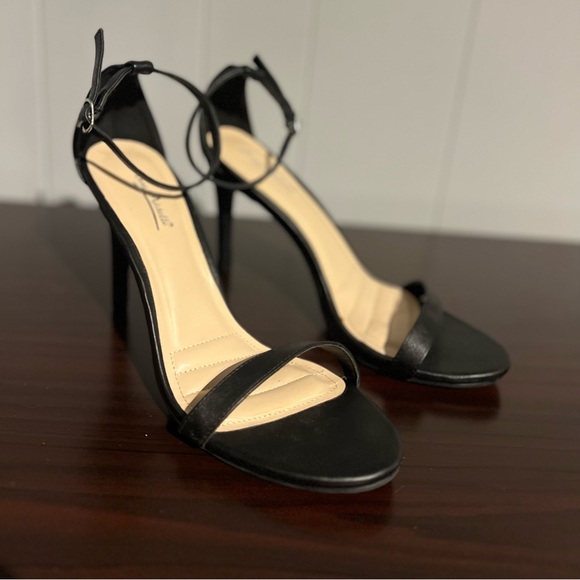 Anna Michelle Black Heels - Picture 2 of 16